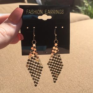 NEW* Gold earrings